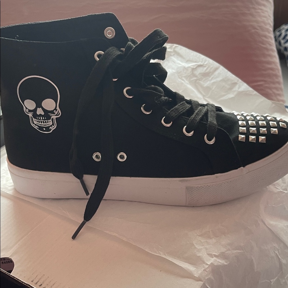 4B BLK Skull Detail High Top Kids Shoes - Black
